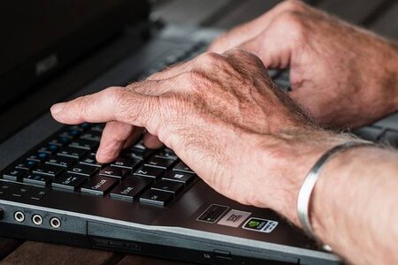 Sécurité et rencontre en ligne pour les seniors